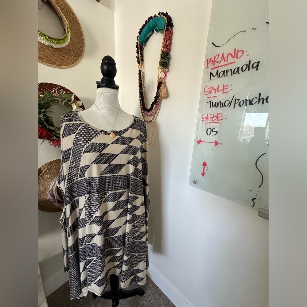 Manaola Kipuka Poncho
